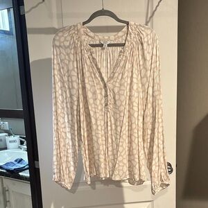 Crown & Ivy Cream Geometric Blouse